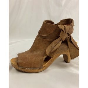 Miss Albright peep toe heels/clogs